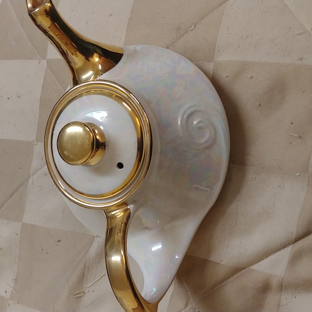 1940's 22k gold trimmed tea set. - Picture 6 of 8